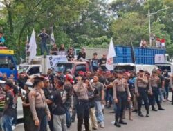 Polisi Bubarkan Paksa Aksi Sopir Truk Tolak Kebijakan Zero ODOL di Kawasan Ring 1 Jakarta