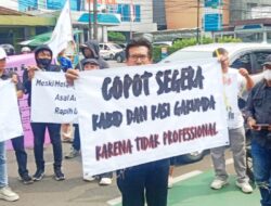 Puluhan Aktivis dan Wartawan Gelar Aksi Protes di Depan Kantor Satpol PP Kota Tangerang