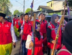 Jalan Sarungan Batik Ramaikan Festival Al-A’zhom XII 2025, 10 Ribu Warga Turut Berpartisipasi