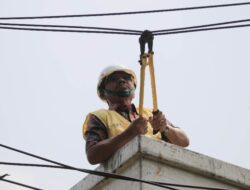 Pemkot Tangerang Mulai Tertibkan Kabel Udara di Batuceper, 13 Provider Direlokasi