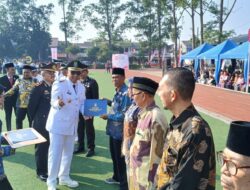 RW 04 Kel. Cibodas Raih Predikat RW Teladan, Anyu Asikin Terima Piagam Penghargaan dari Wali Kota Tangerang