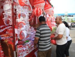 Mendadak Merah Putih! Pasar Lama Diserbu Pedagang Jelang 17 Agustus