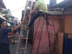 Warga RT 01 Cimone Dapat Bantuan Bedah Rumah, Kompak Tunjukkan Semangat Gotong Royong