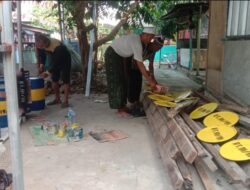 RT001 Cimone Bagikan Tempat Sampah, Dorong Kebersamaan Warga